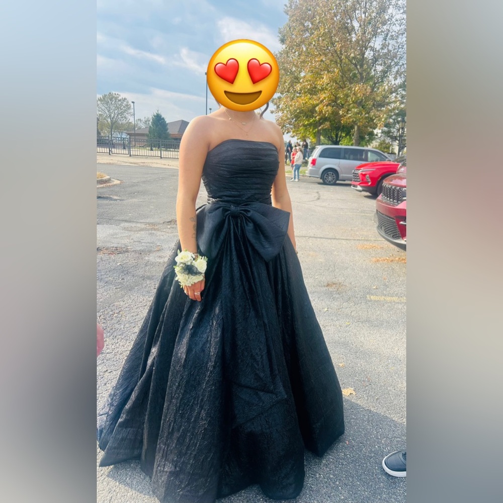 Sherrie Hill #56768.  Like New condition.